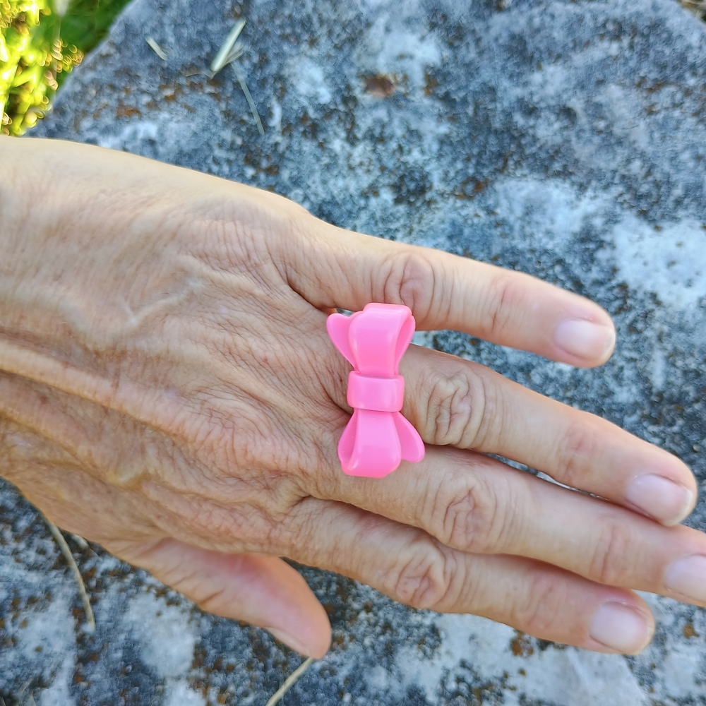 Fun and trendy plastic pink bow / ribbon ring, bow core, twee style